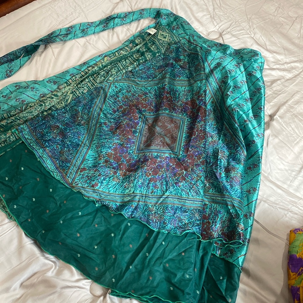 Wrap skirt/Sari shades of green/gold/Multi. One size fits all smoke-free home.